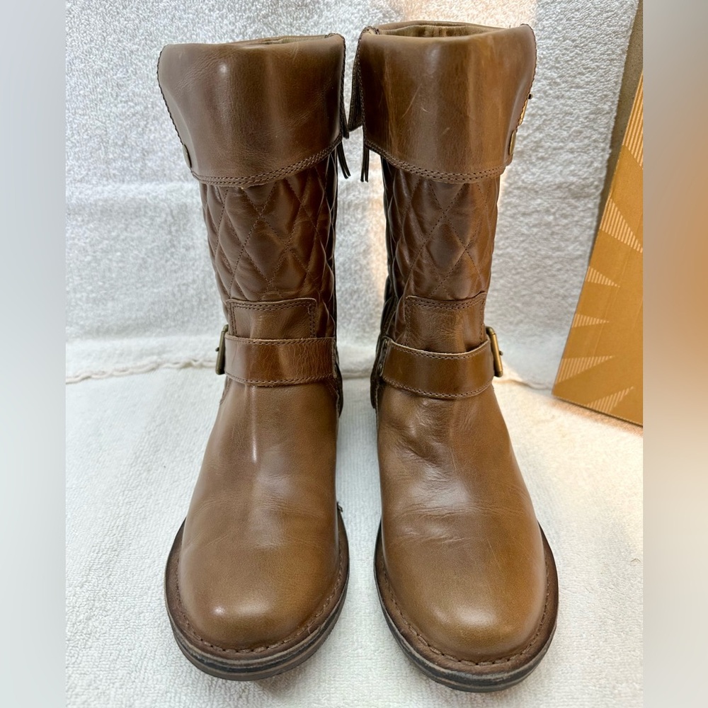 UGG Conor boots